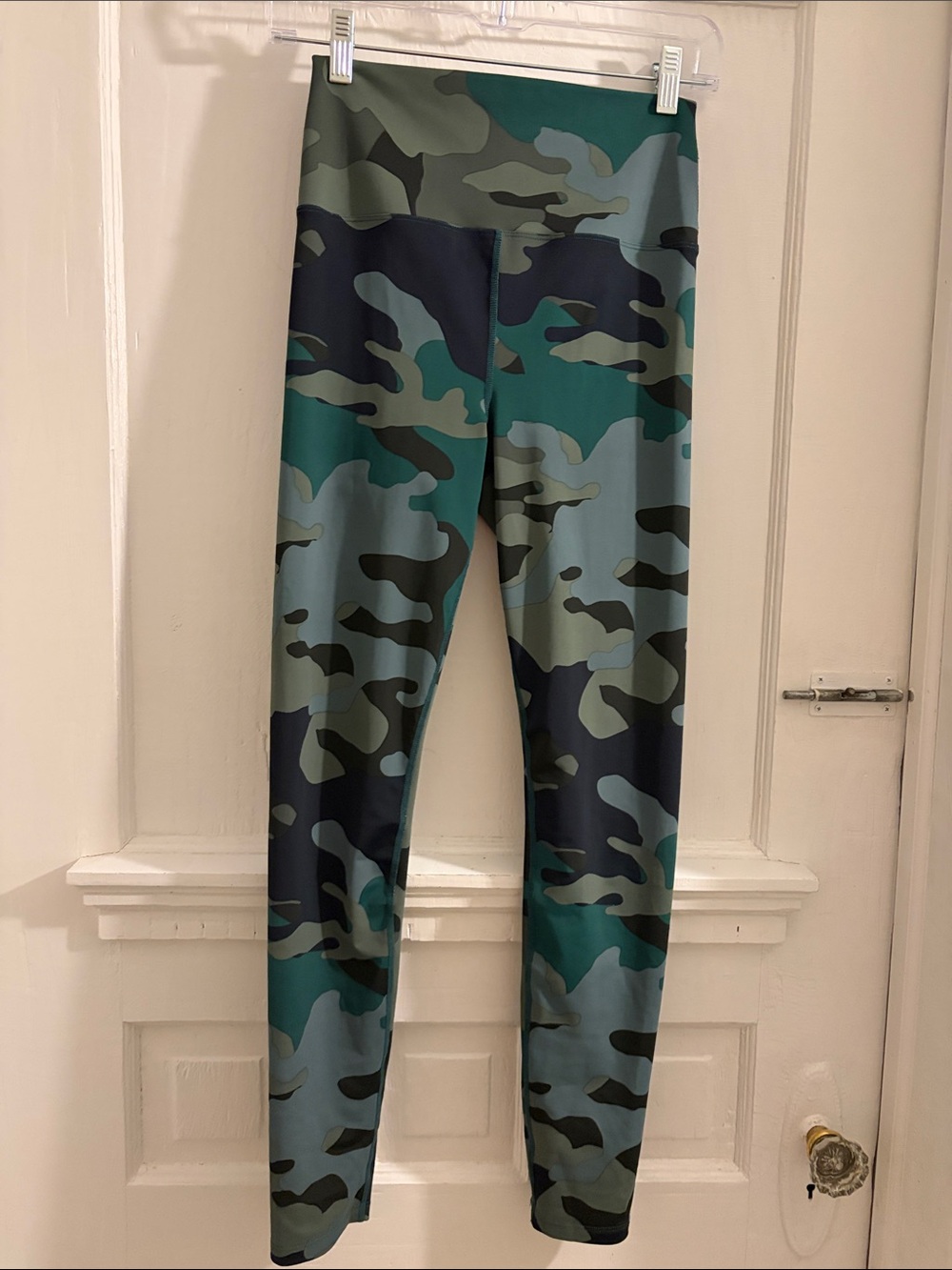 Carbon38 Camo Workout Set - Picture 5 of 7